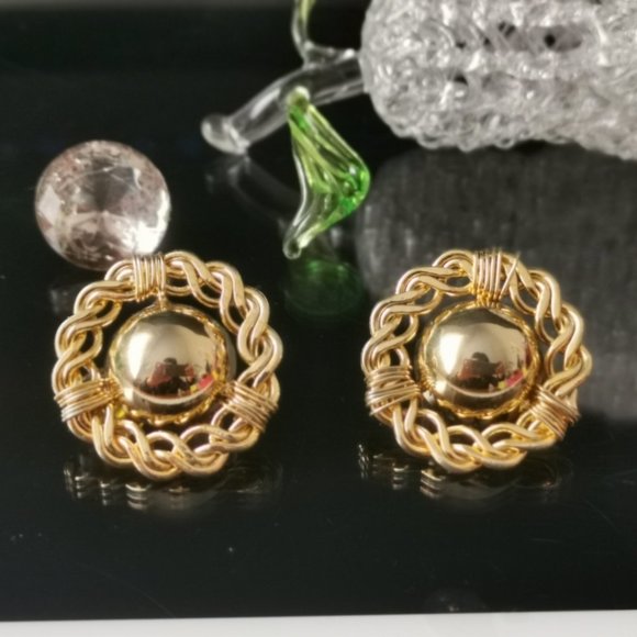 Vintage Curb Link Chain Domed Button Clip on Earring - Picture 3 of 6